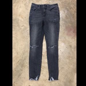 Universal Thread Distressed Jeans